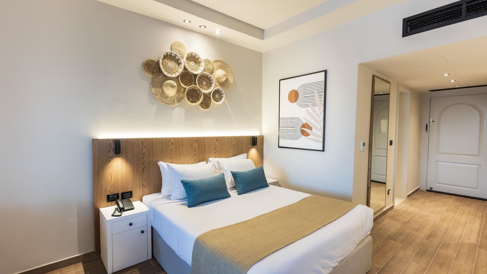 rooms-premium-room-pool-view