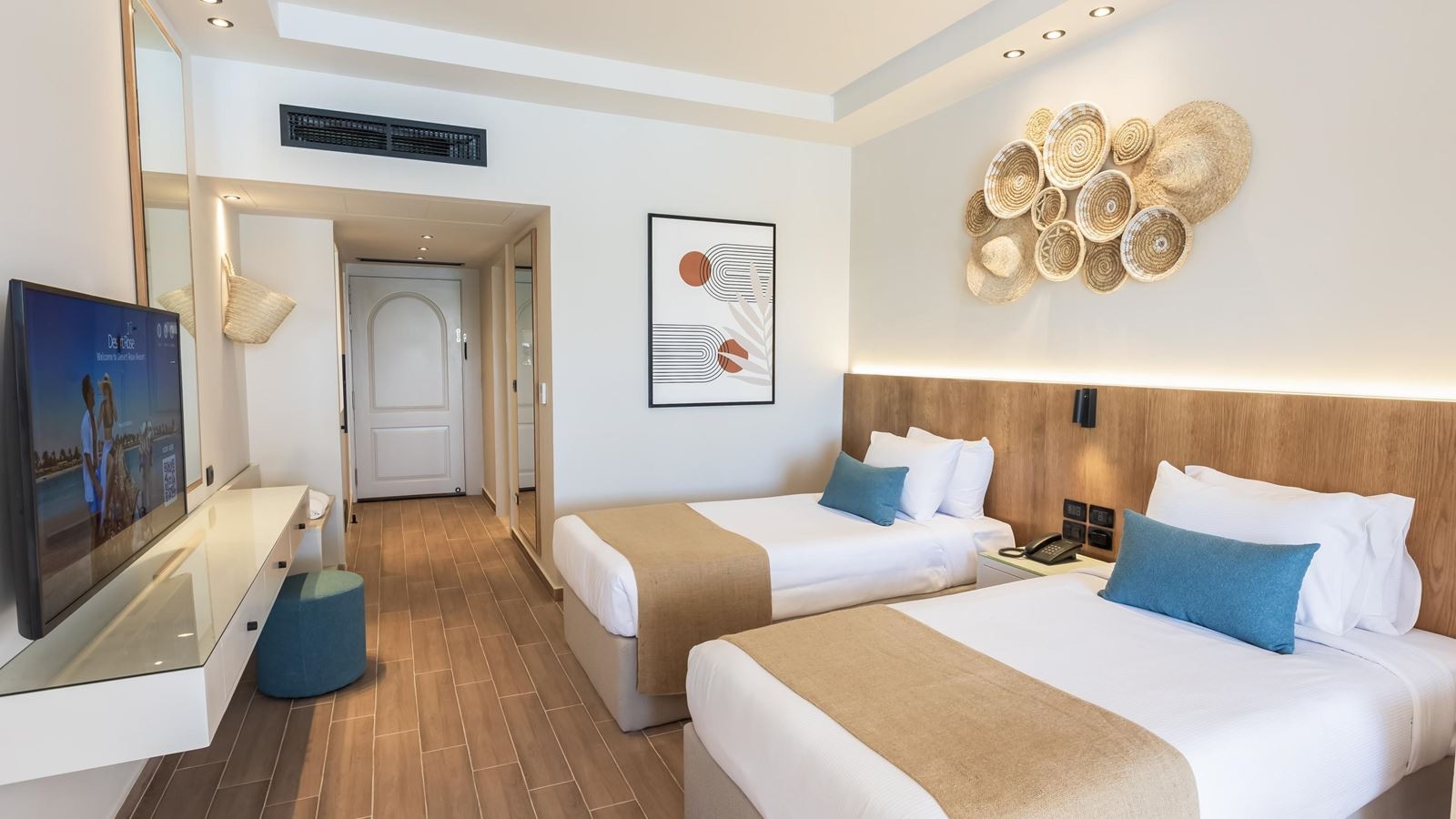 rooms-premium-room-pool-view