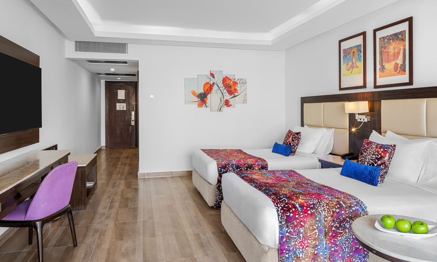 rooms-deluxe-room-pool-view