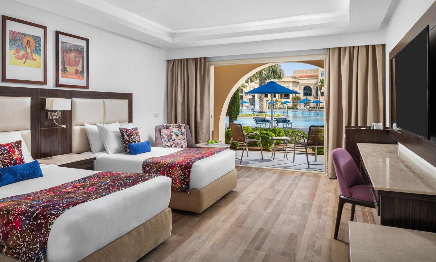 rooms-deluxe-room-pool-view