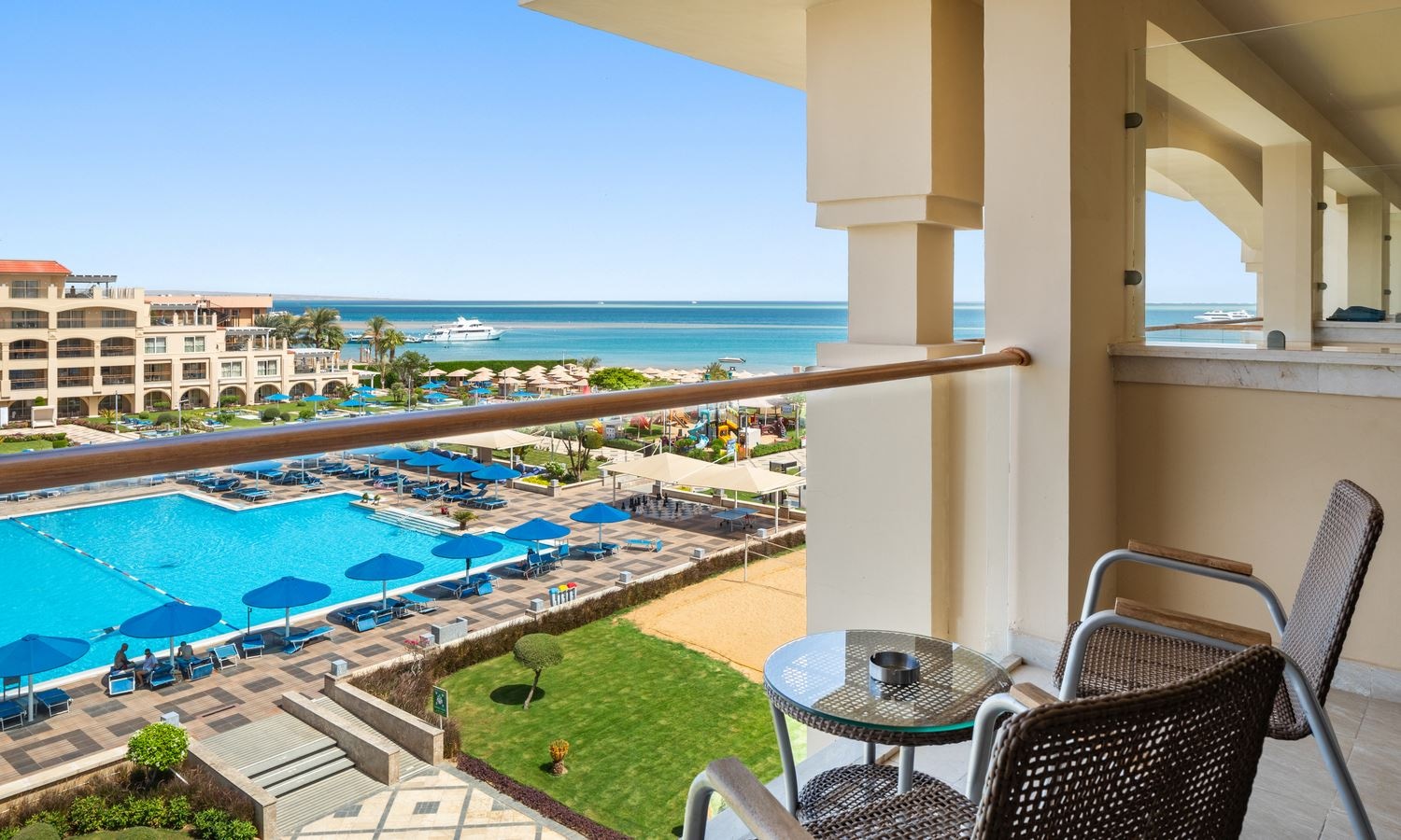 rooms-deluxe-room-sea-view