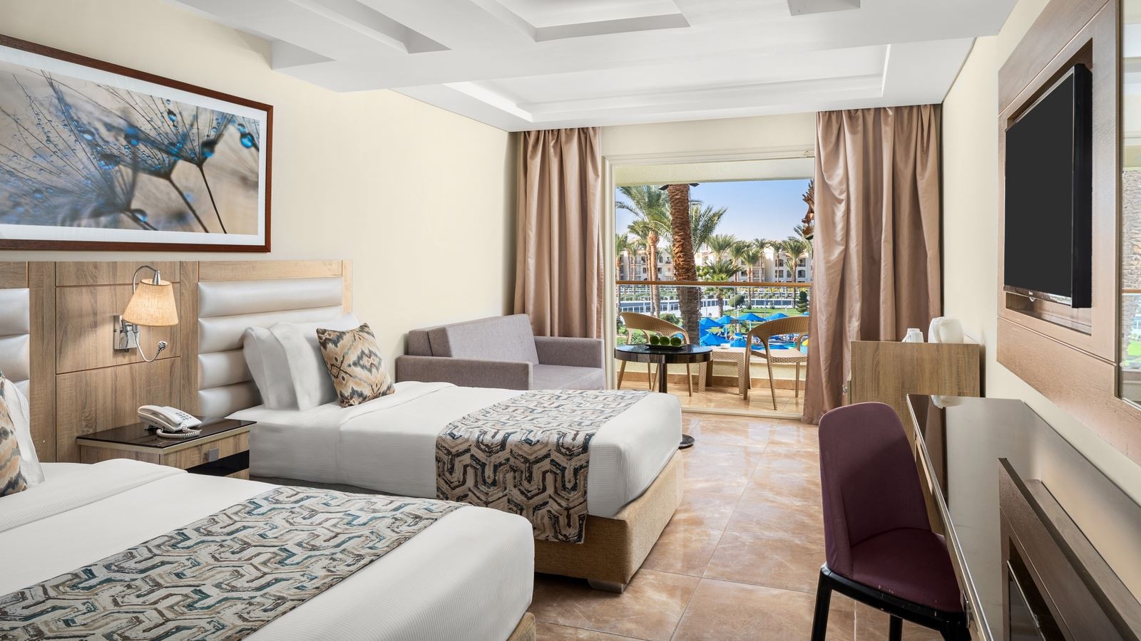 rooms-room-superior-pool-view