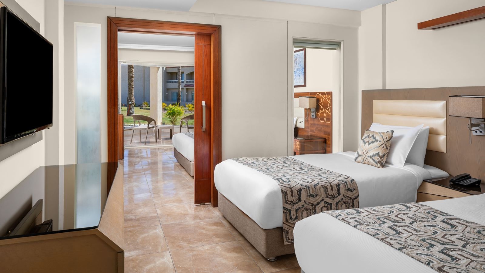 rooms-room-family-garden-view