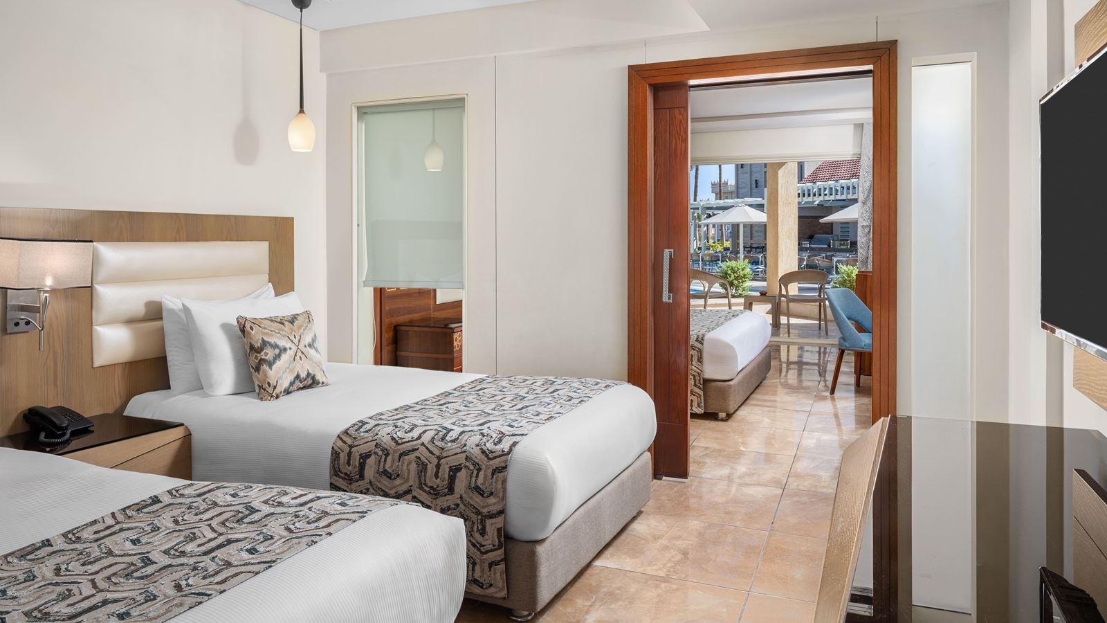 rooms-room-family-pool-view