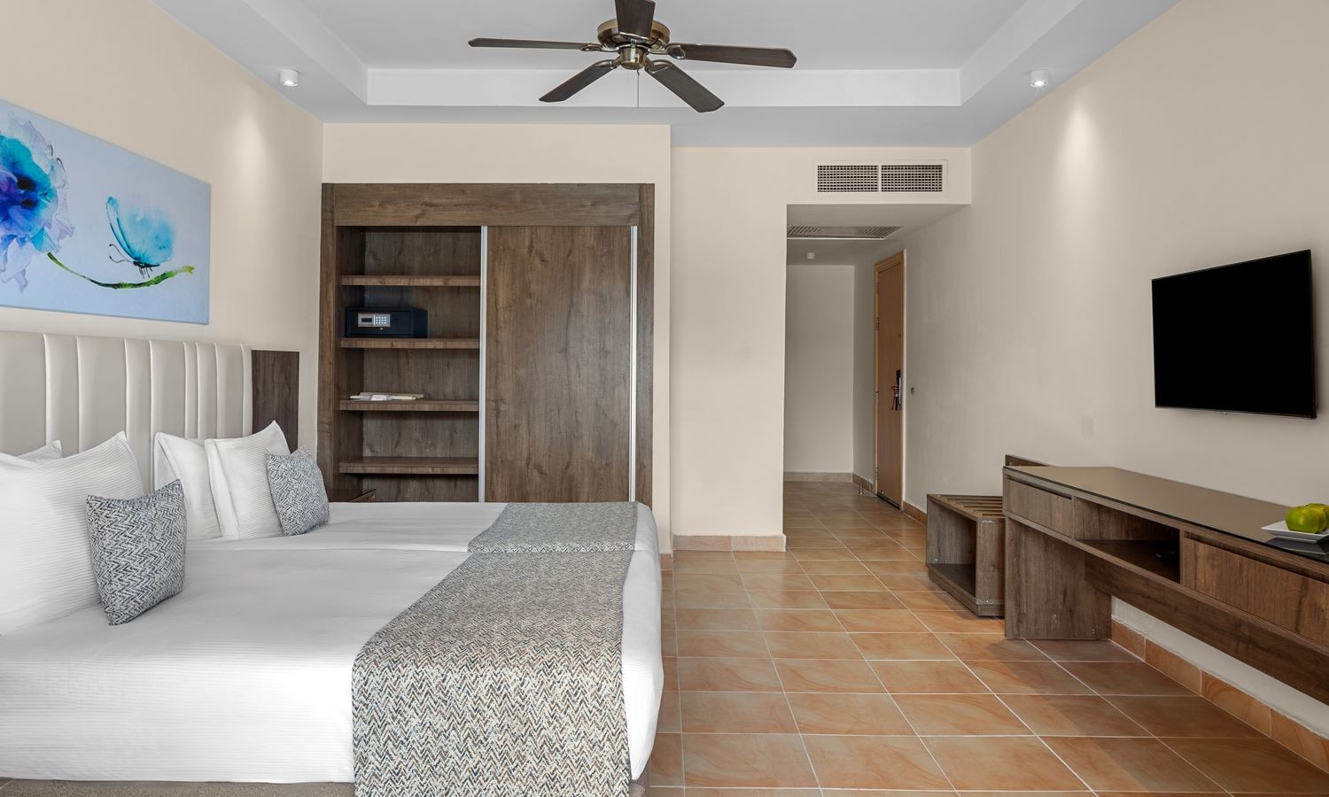 rooms-standard-room-gardenpool-view