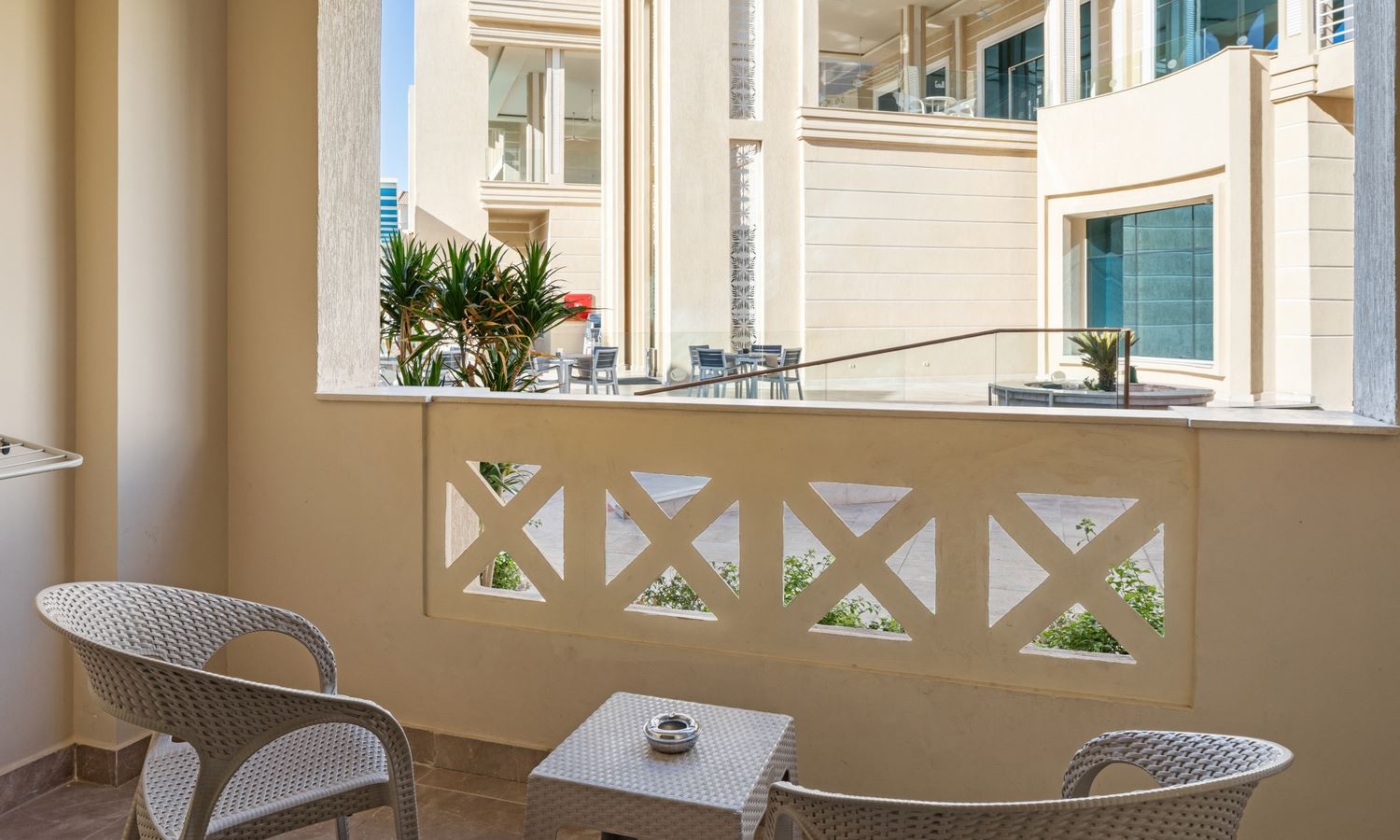 rooms-family-room-garden-view