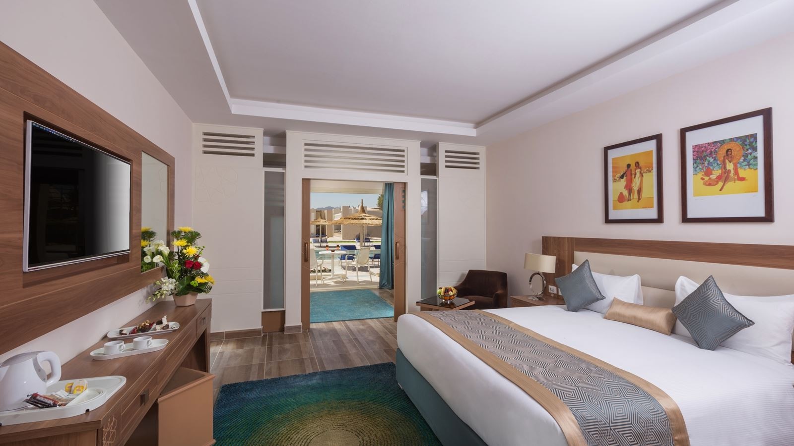 rooms-family-room-garden-view--pool-view