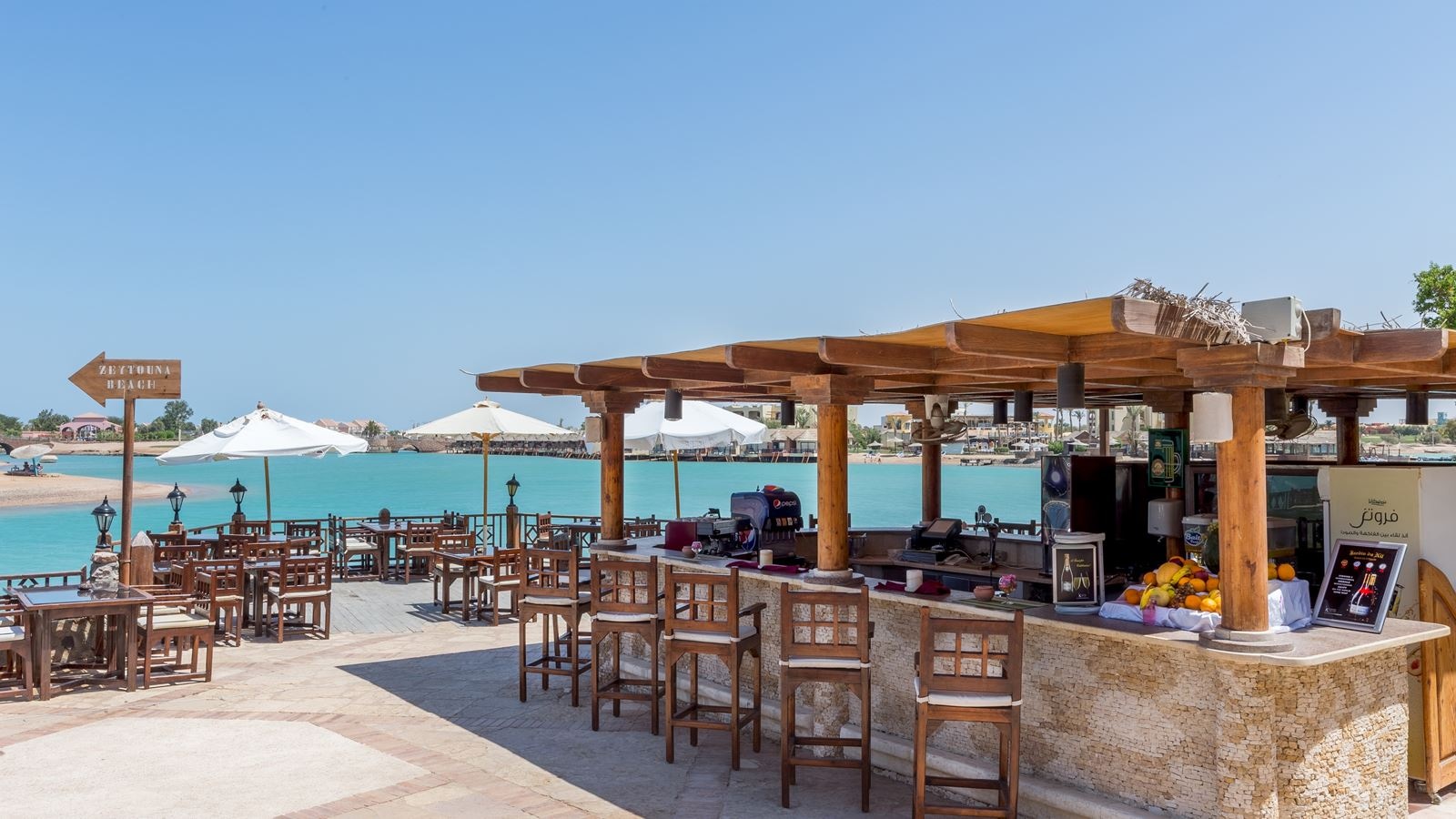 restaurants-pool-bar