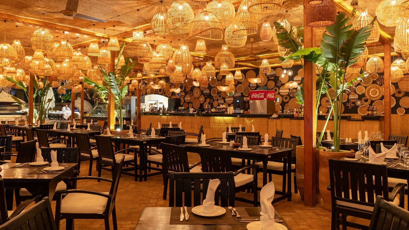 restaurants-beach-bar-and-restaurant