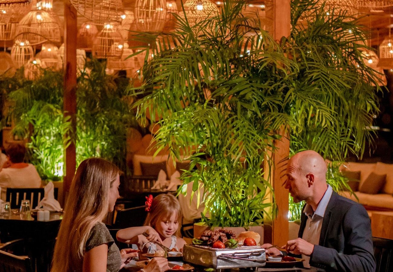 restaurants-beach-bar-and-restaurant