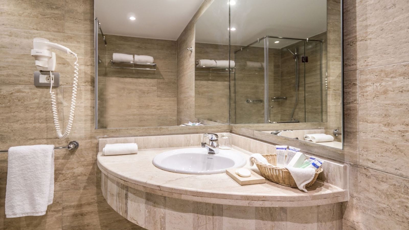 rooms-premium-room-west-bay