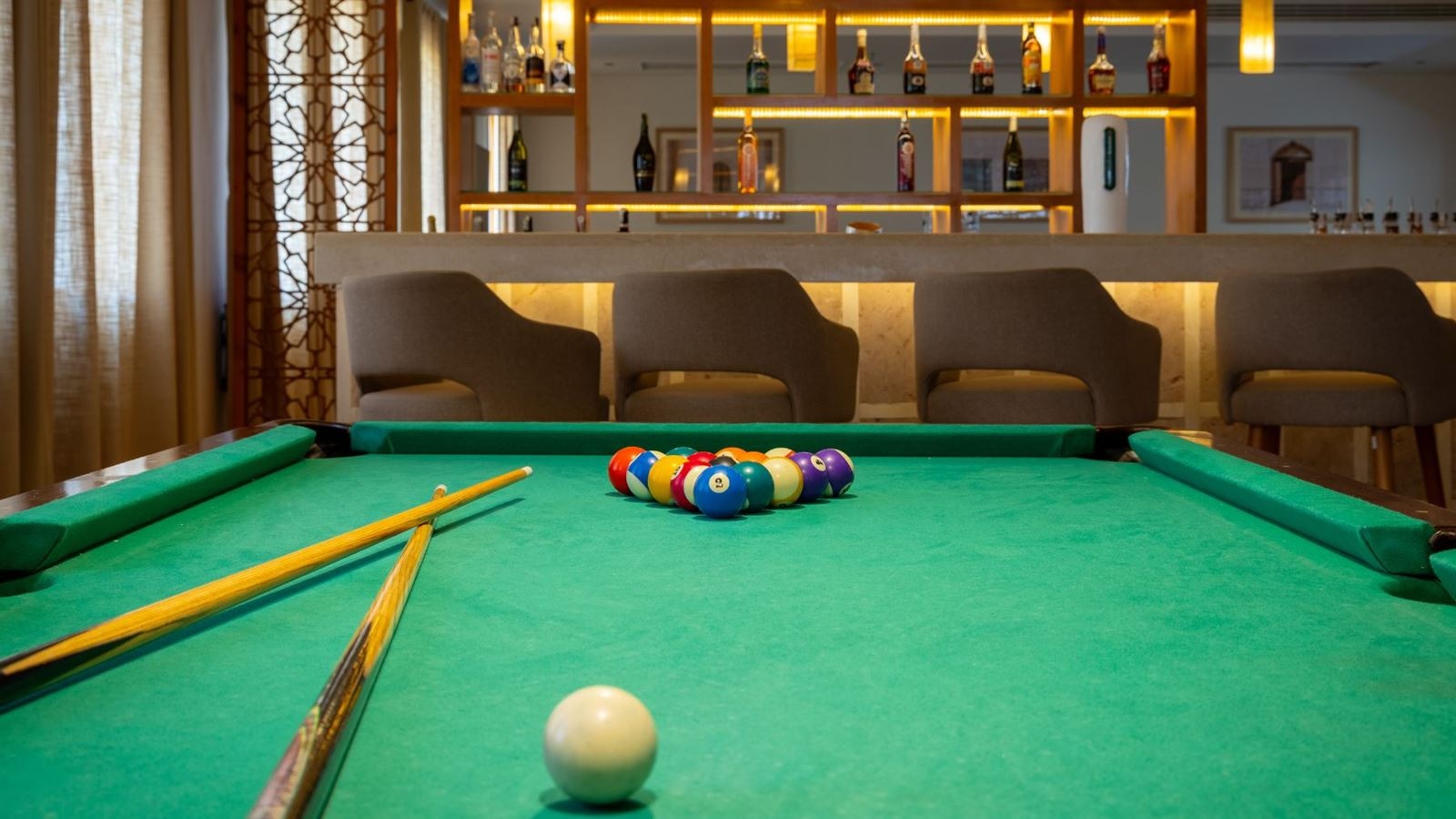 bars-west-bay-lobby-bar-adults-only