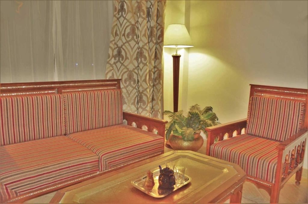 rooms-family-suite-one-bed-room-pool-view-or-side-sea-view