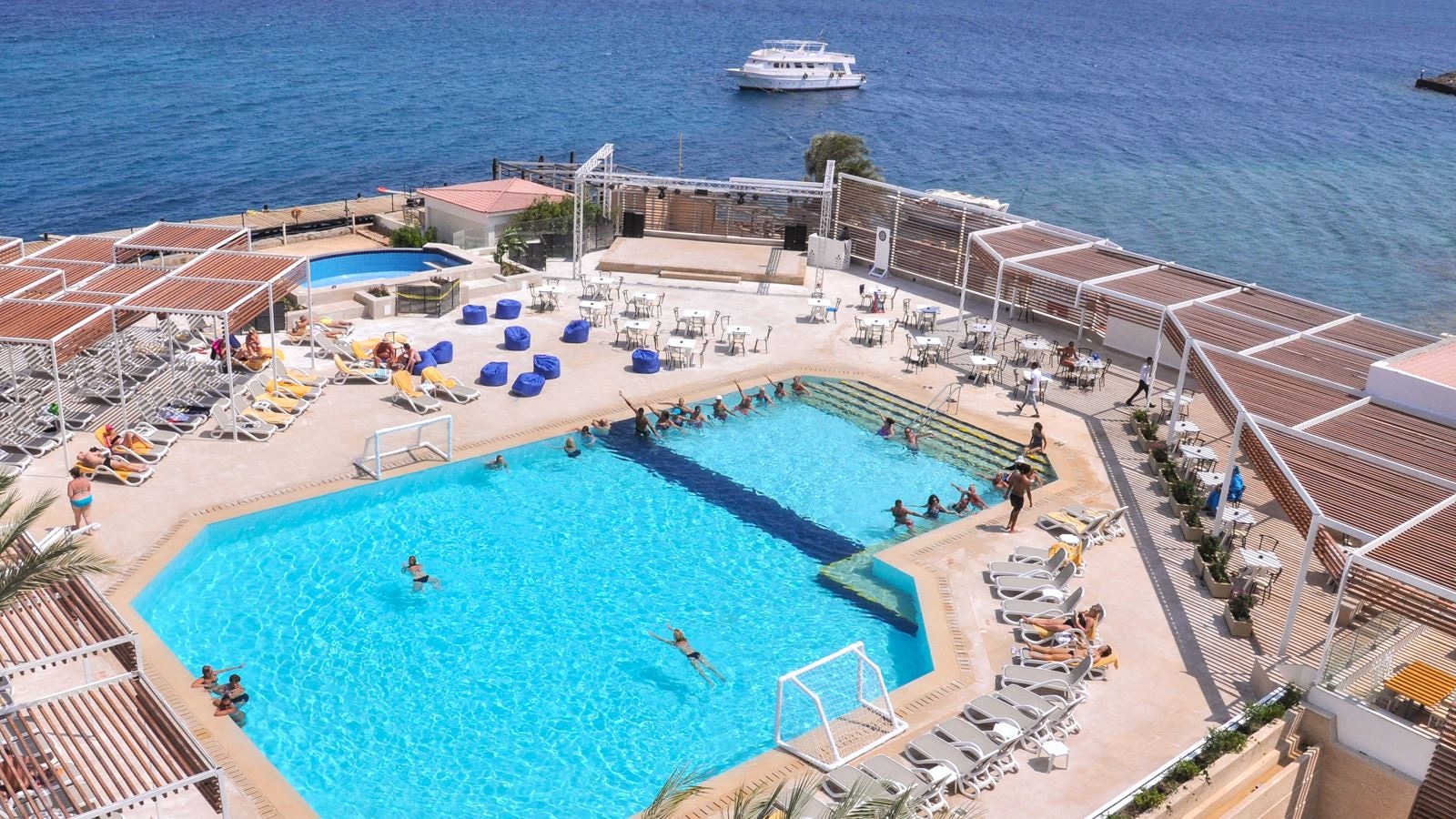 bars-splash-pool-bar