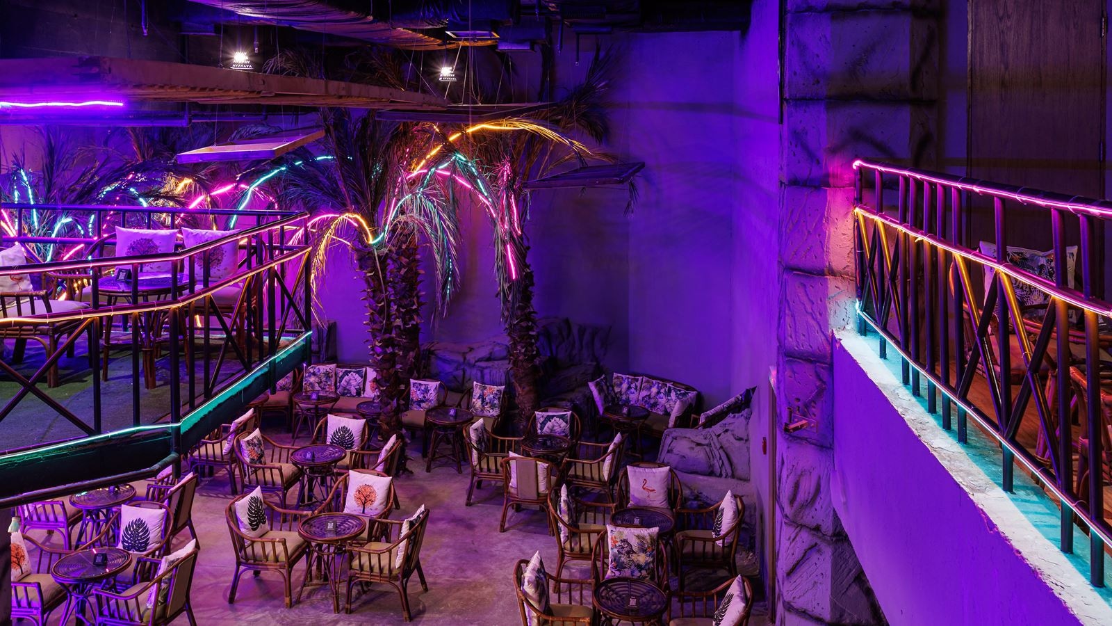 bars-circle-8-disco-bar