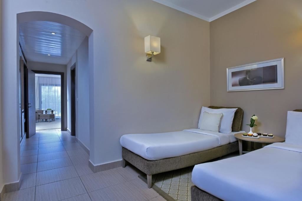 rooms-family-deluxe-side-sea-view