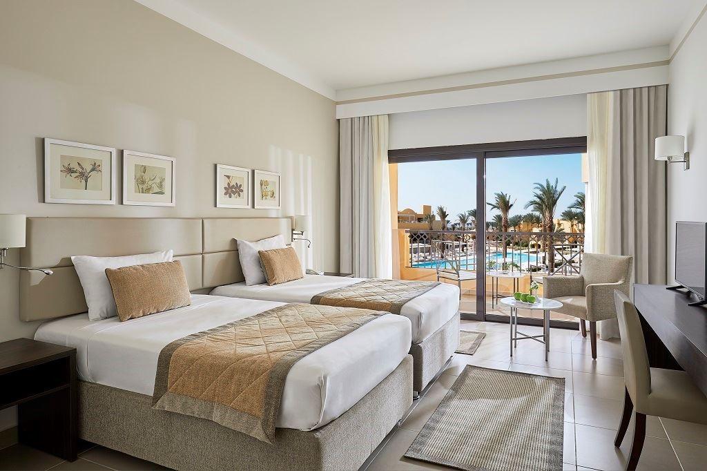 rooms-superior-deluxe-pool-view