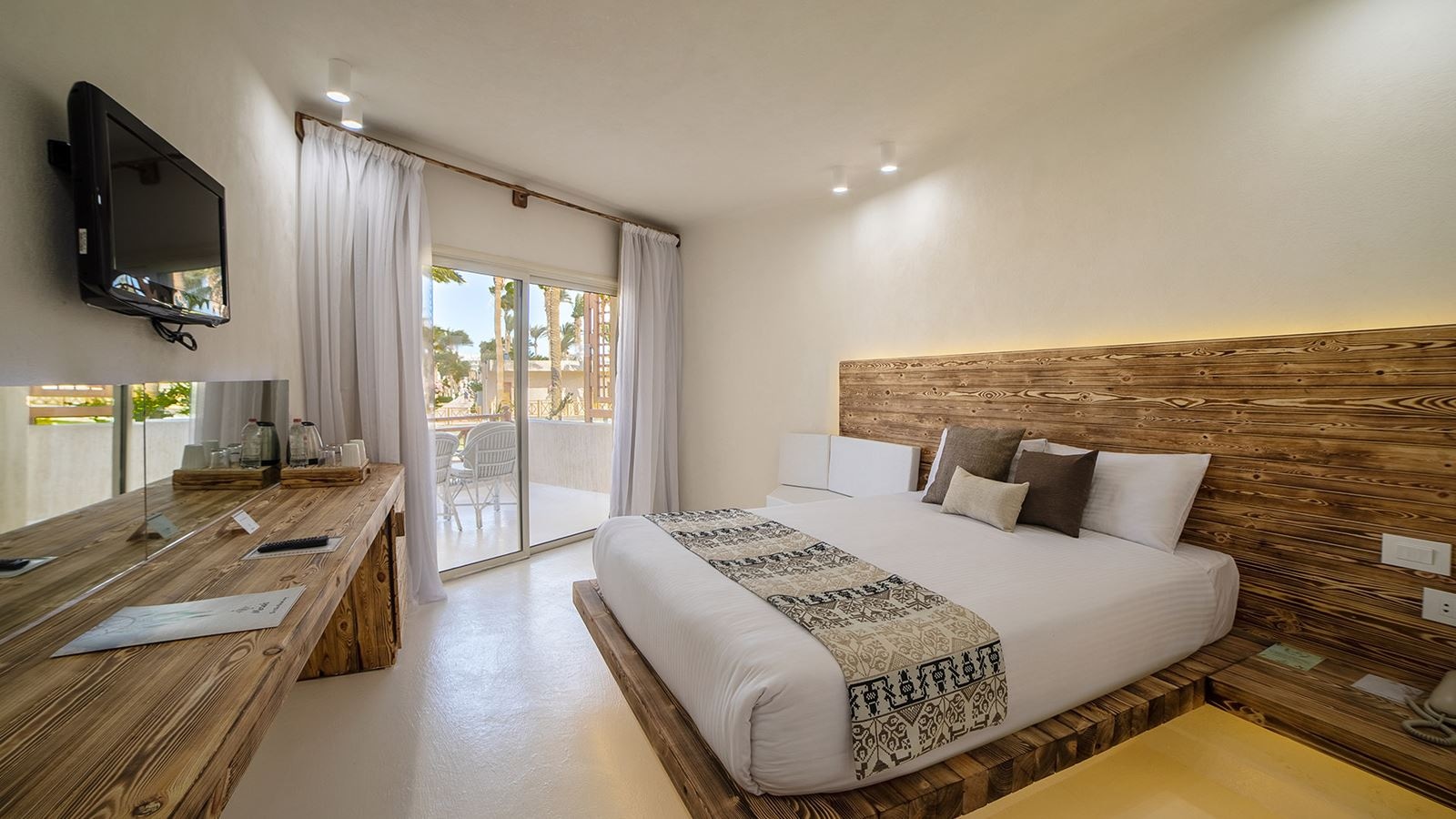 rooms-gypster-room-garden--sea-view