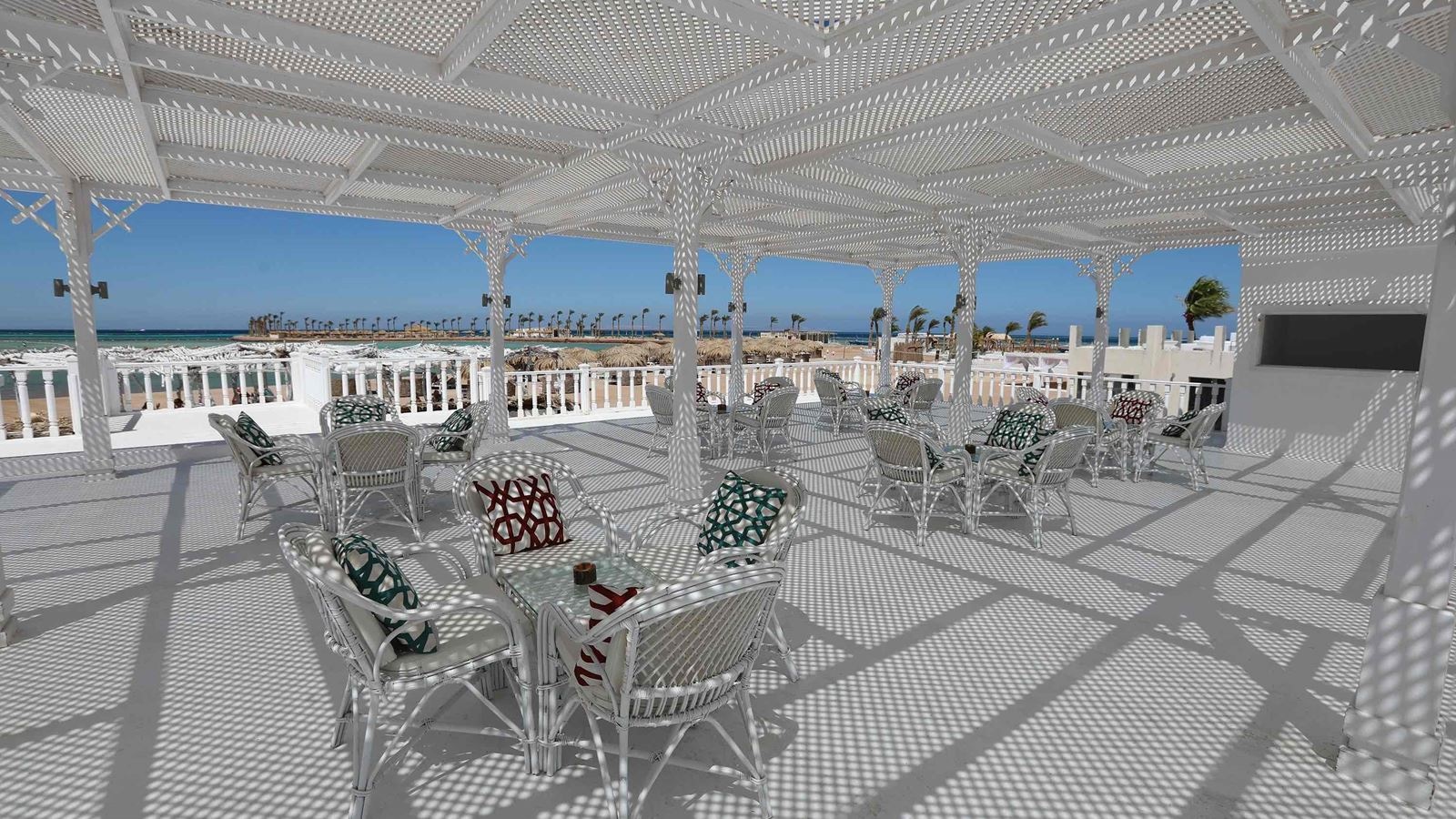 bars-floaters-pool-bar