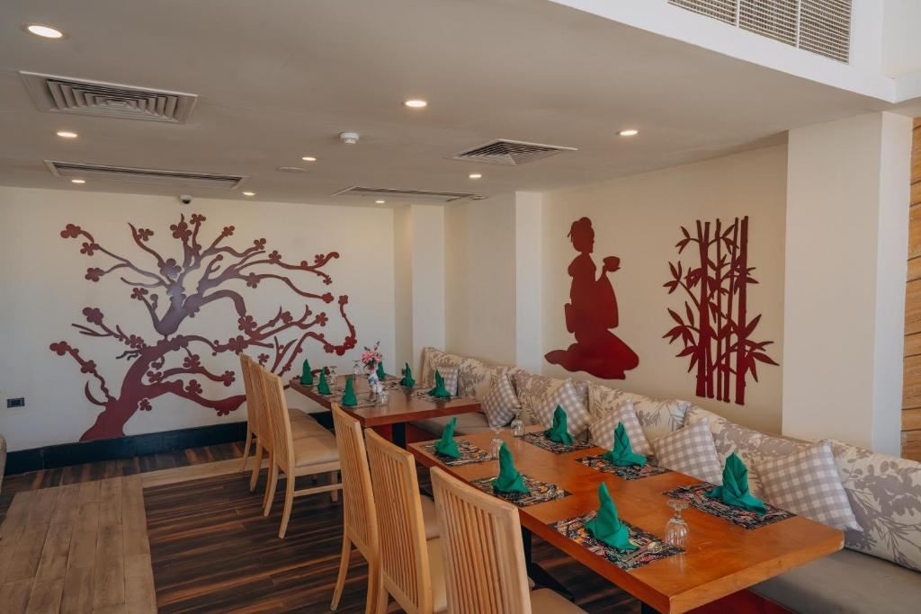 restaurants-restaurants