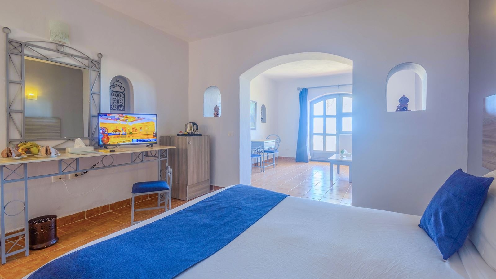 rooms-family-room-garden-view