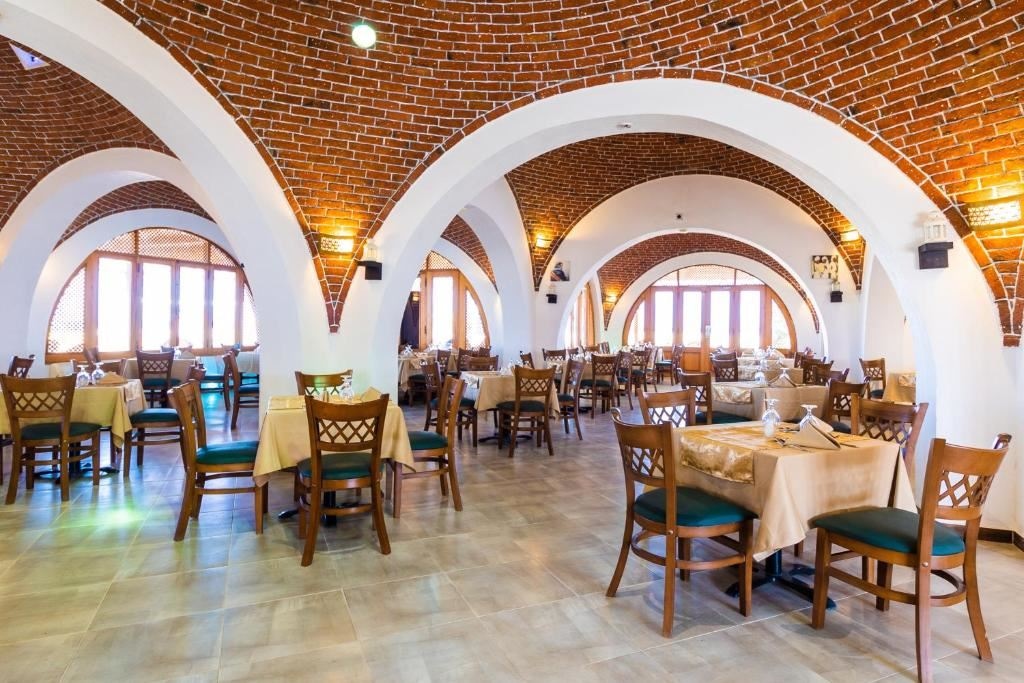 restaurants-restaurants