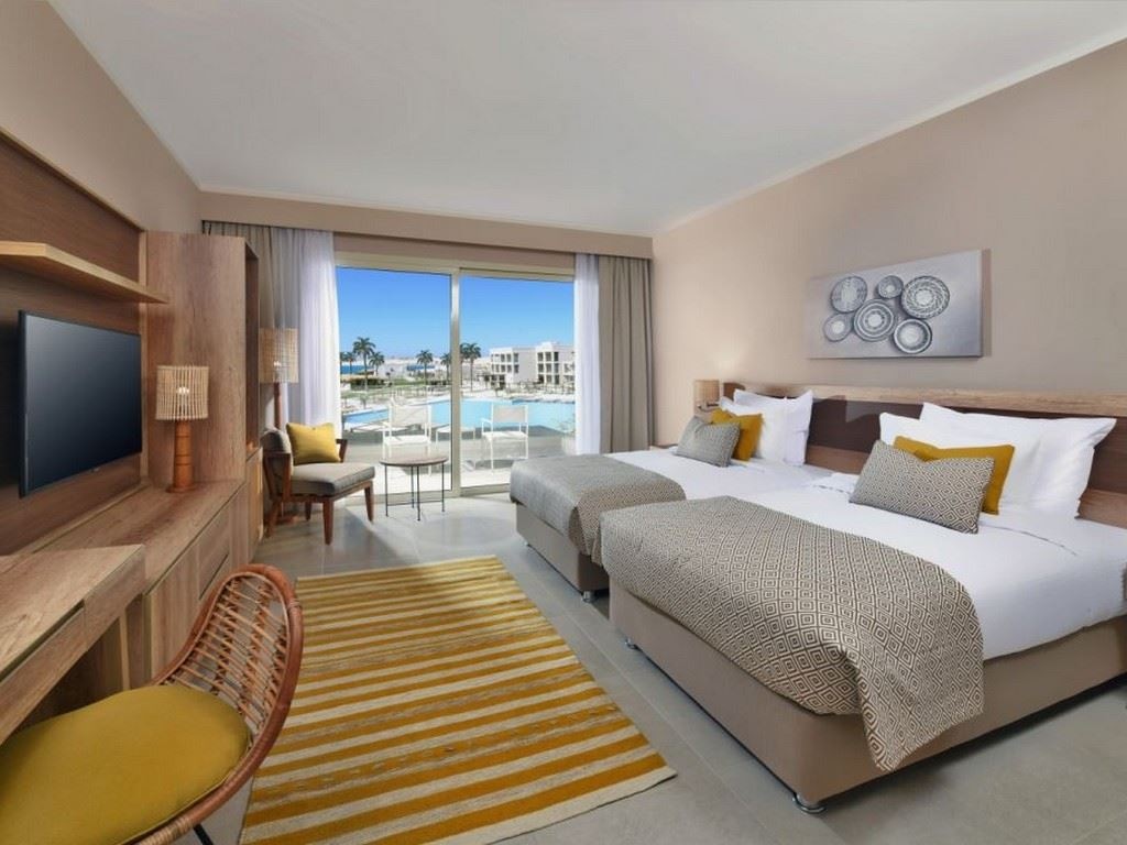 rooms-sea-view--pool-view-superior-room