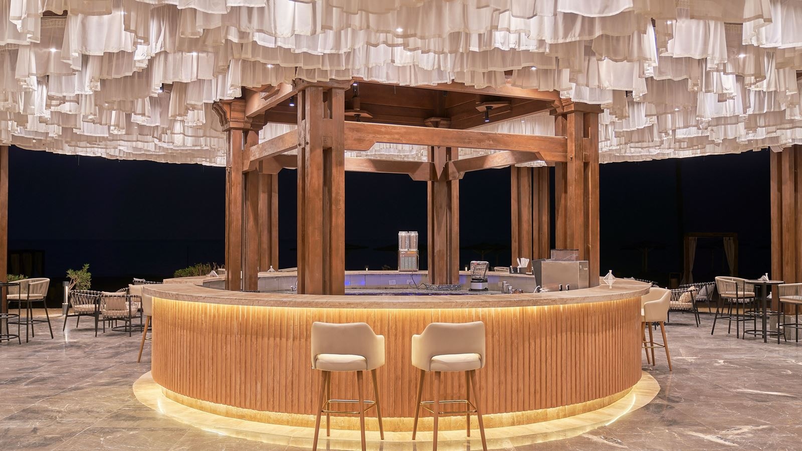 restaurants-salt-international-bar--village-area-adults-only-+16yrs