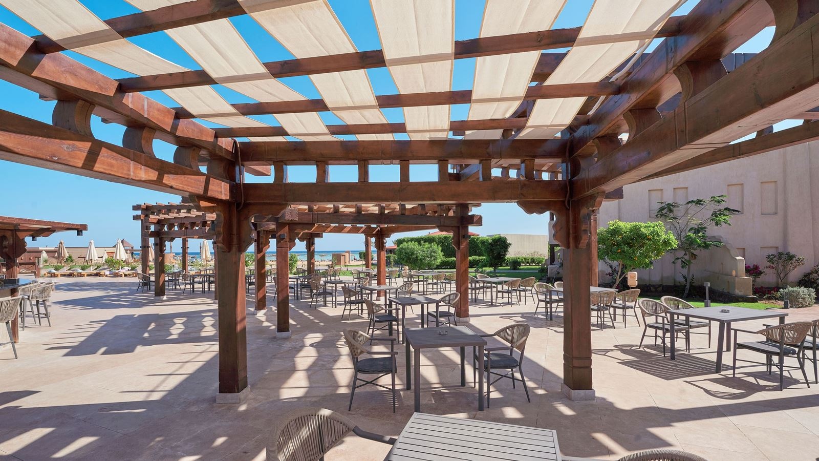 bars-maya-bar--resort-poolbar