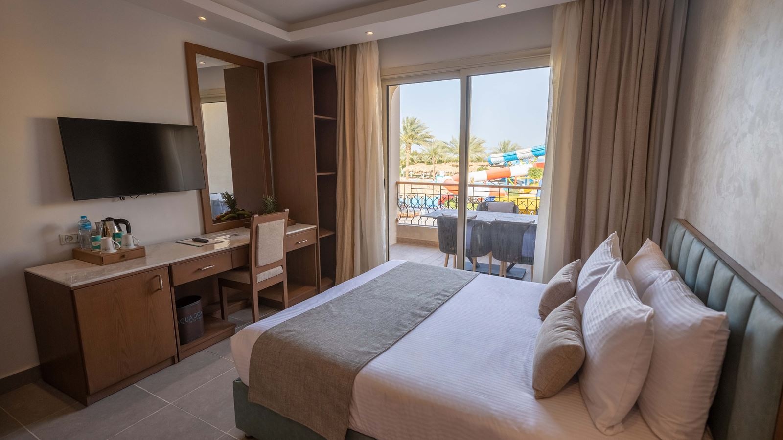 rooms-family-jacuzzi-suite