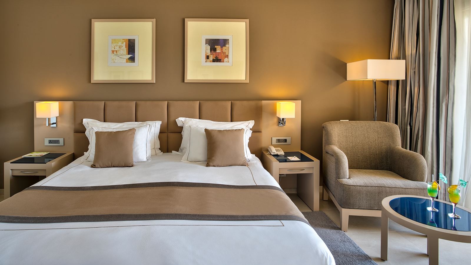 rooms-premium-deluxe-room-garden-or-pool-view