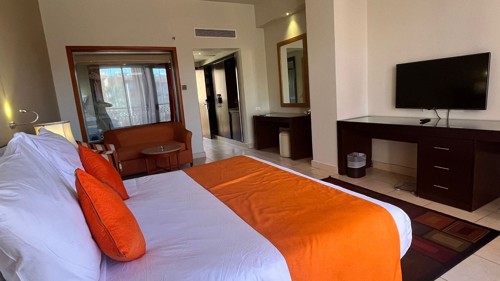 rooms-deluxe-room-pool-view--garden-view