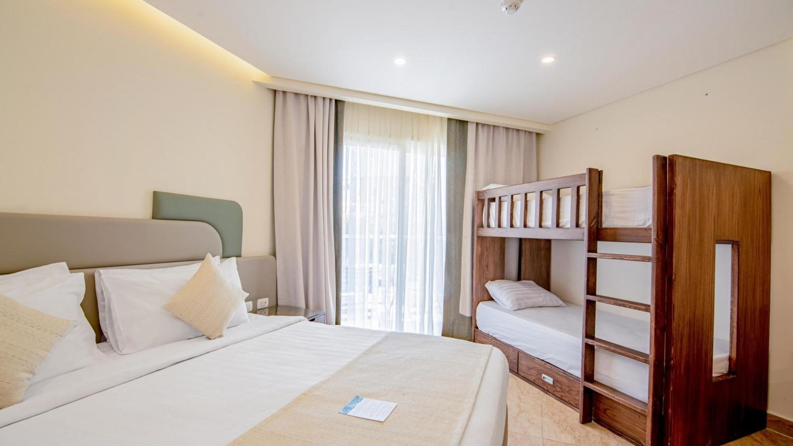 rooms-family-bunk-bed-back-view