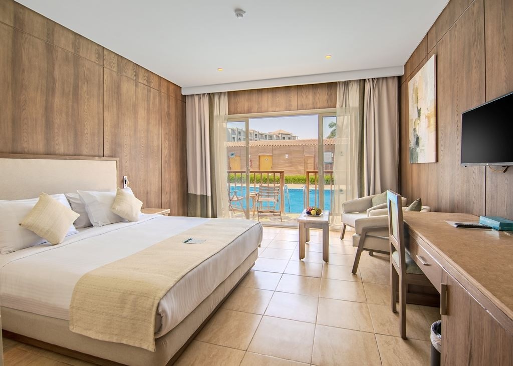 rooms-swimup-room-pool-view