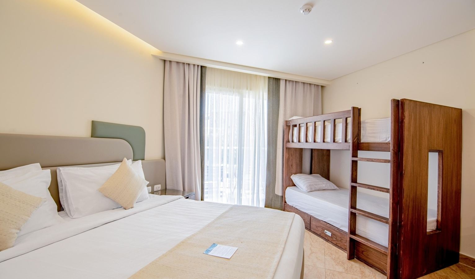 rooms-family-bunk-bed-back-view