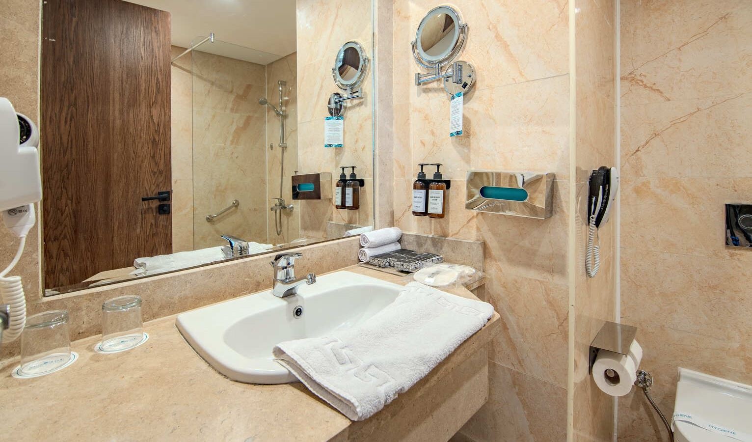 rooms-family-bunk-bed-back-view