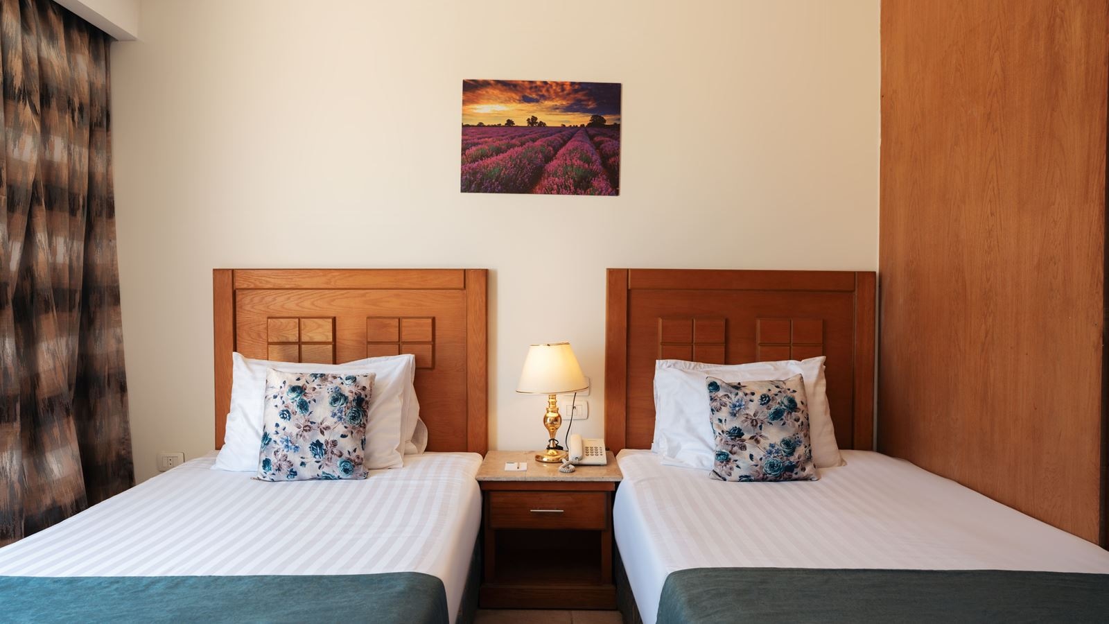 rooms-superior-family-room