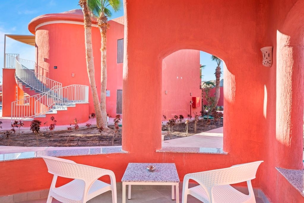 rooms-standard-room-pool--garden-view