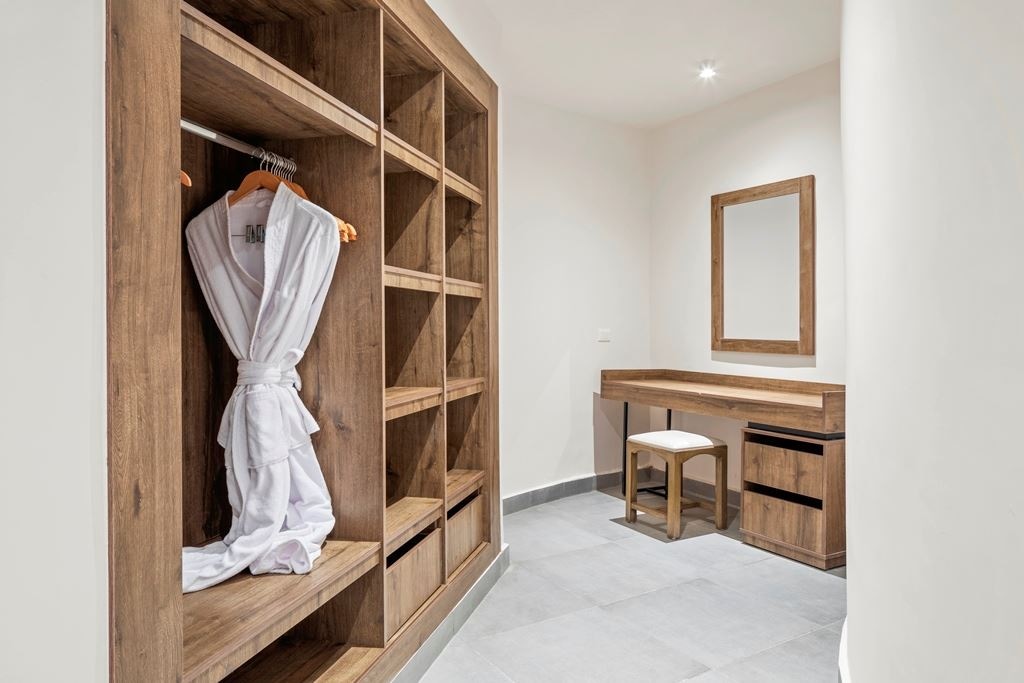 rooms-standard-room-pool--garden-view