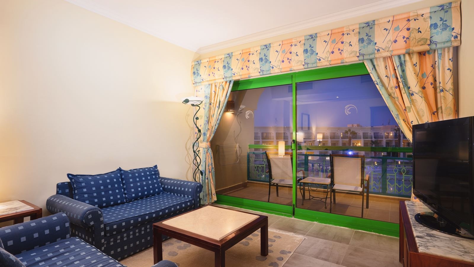 rooms-diplomatic-suite