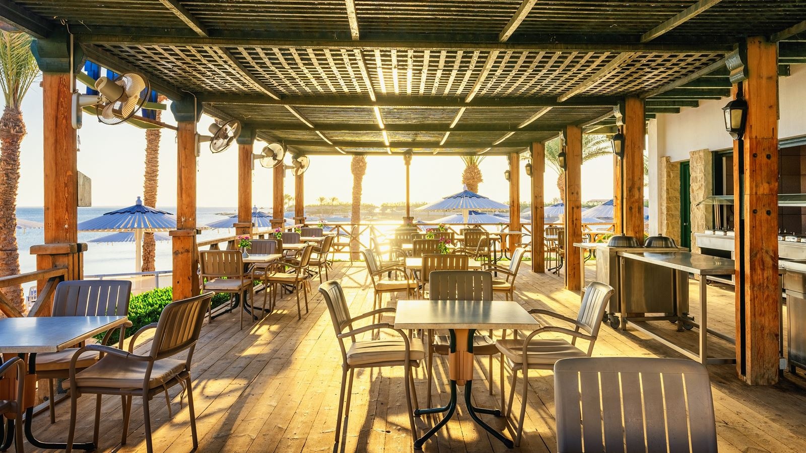 restaurants-waves-beach-bar