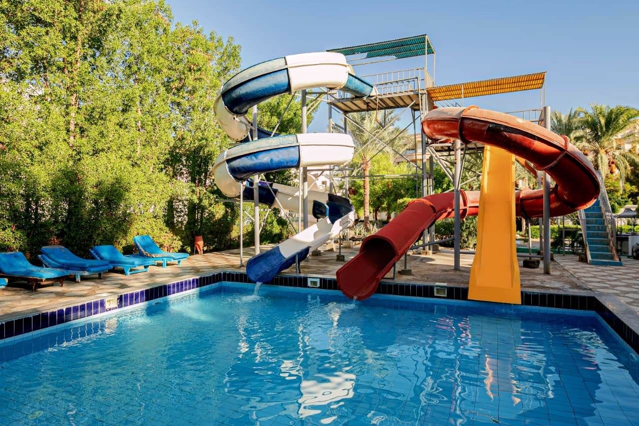 rooms-room-standard-pool-view