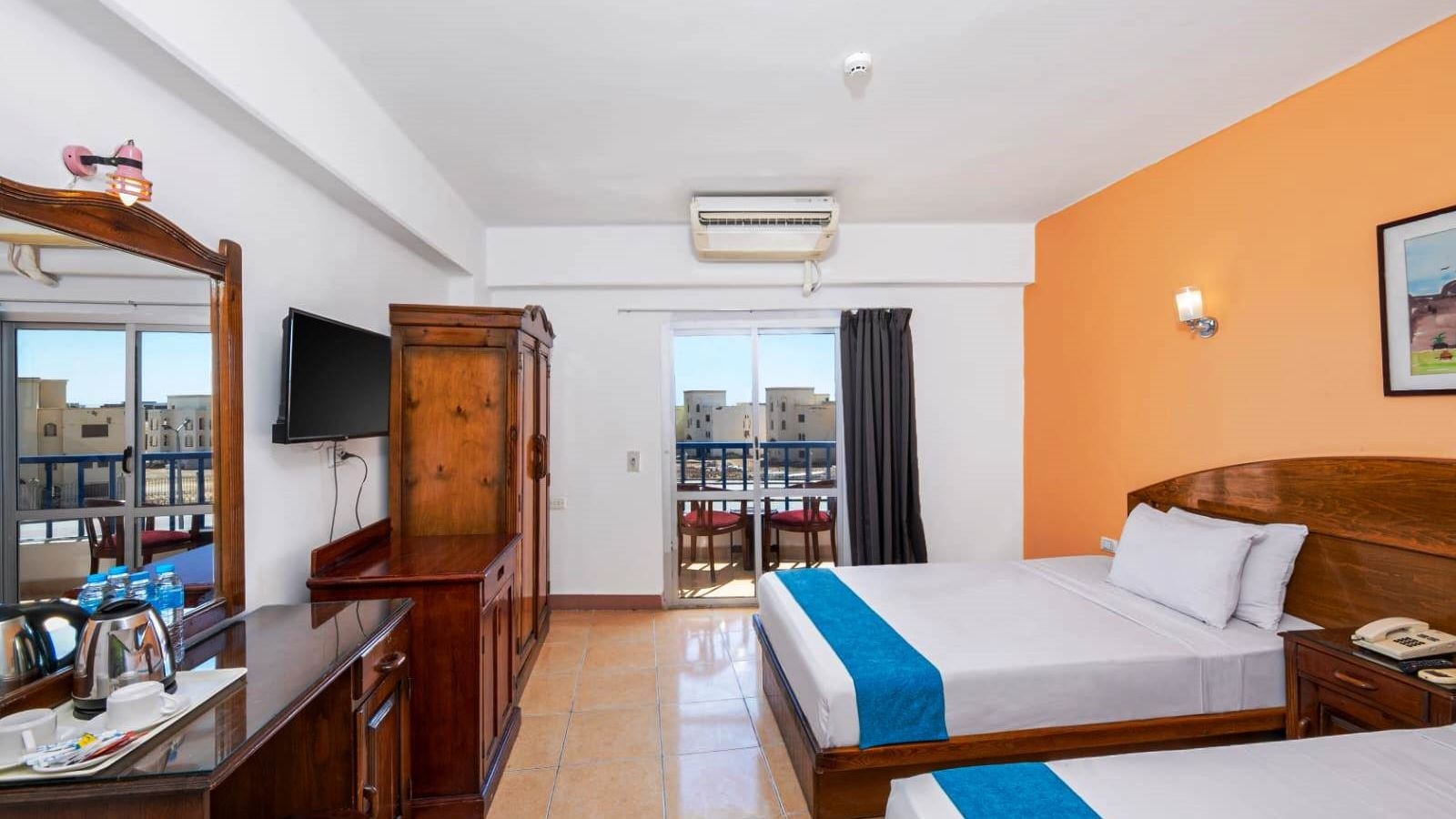 rooms-room-standard-pool-view