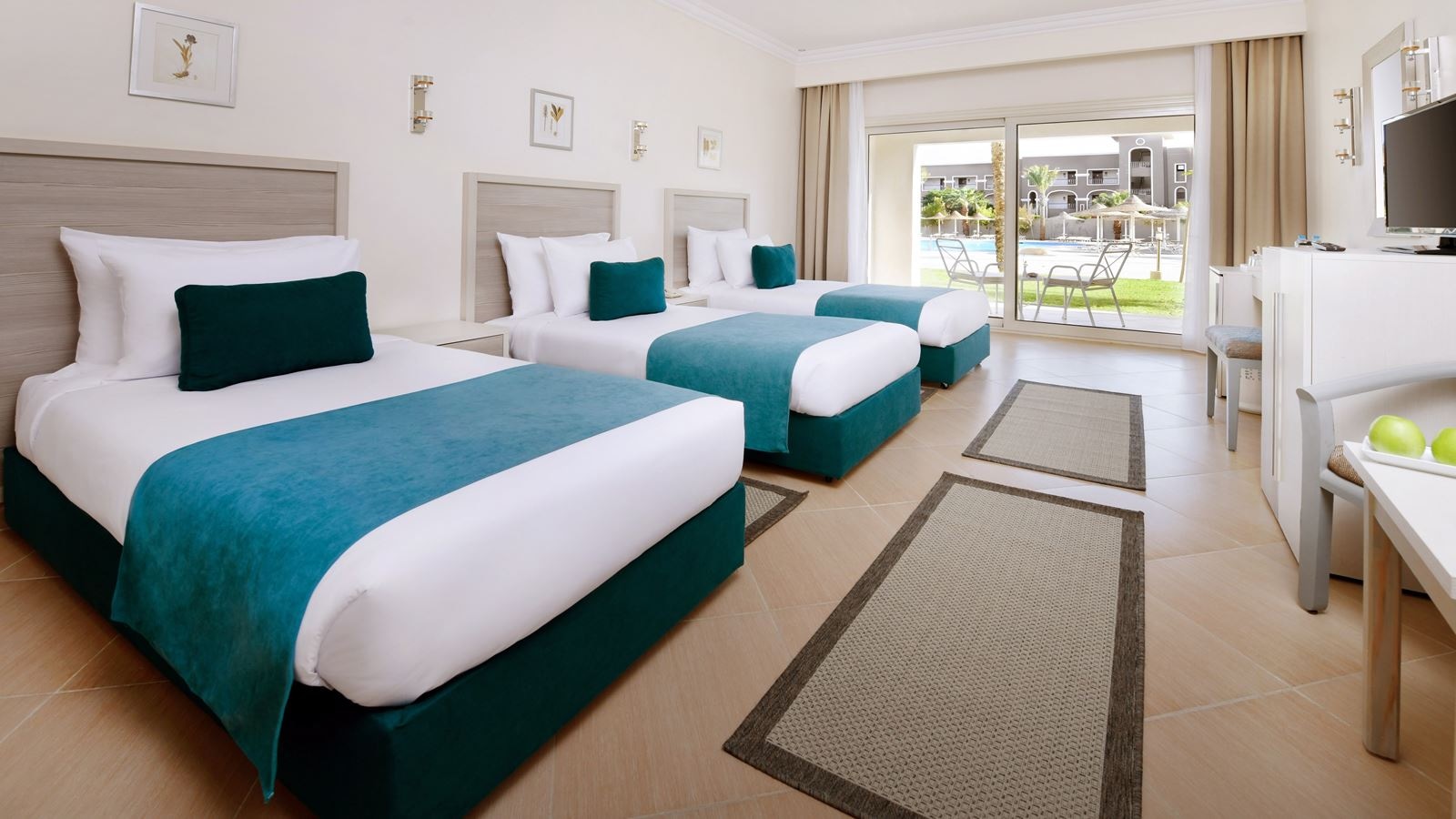 rooms-superior-family-triple-pool-view