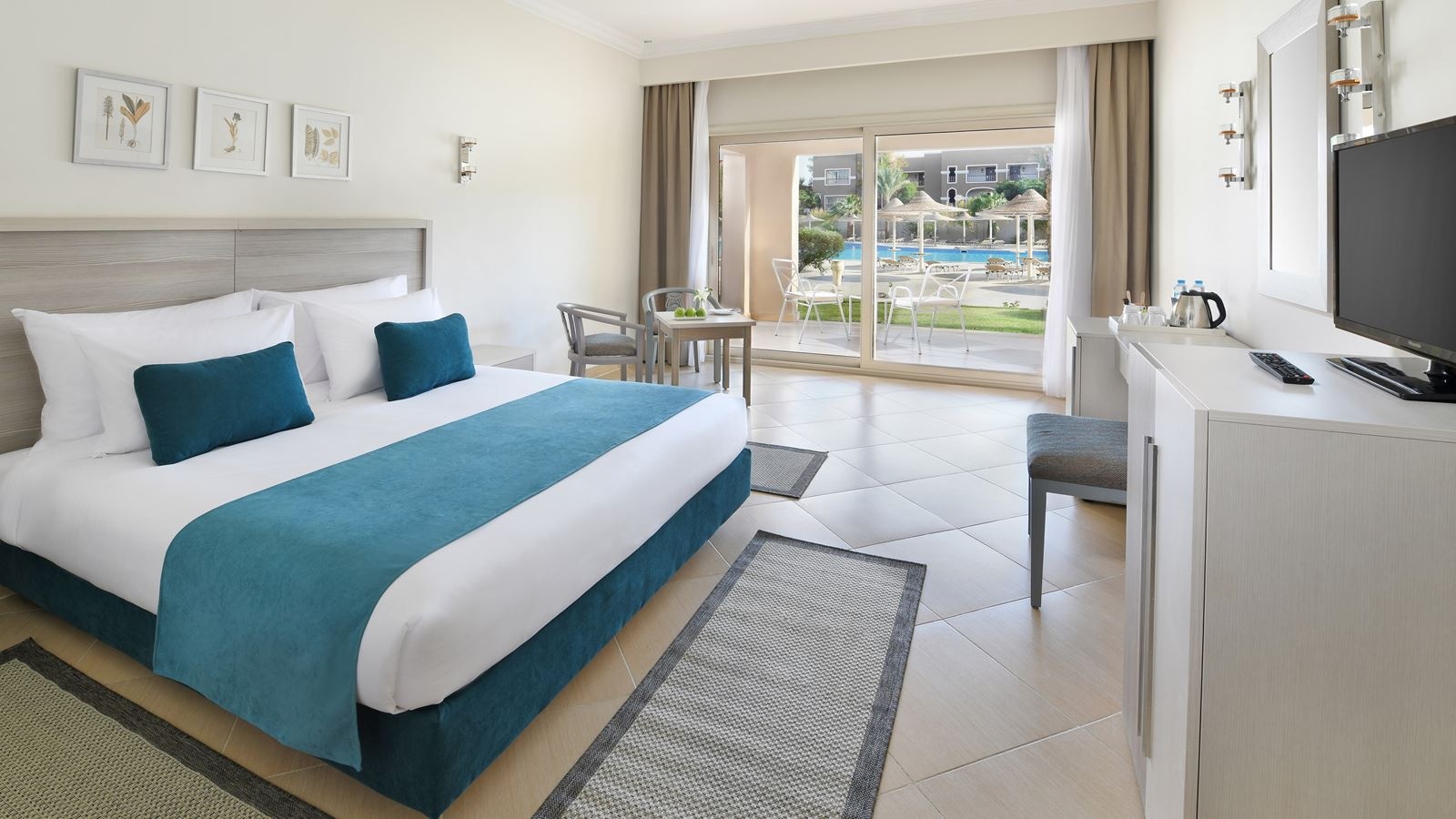 rooms-deluxe-family-connected-pool-view