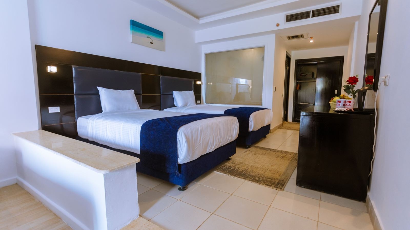 rooms-standard-room-city-view