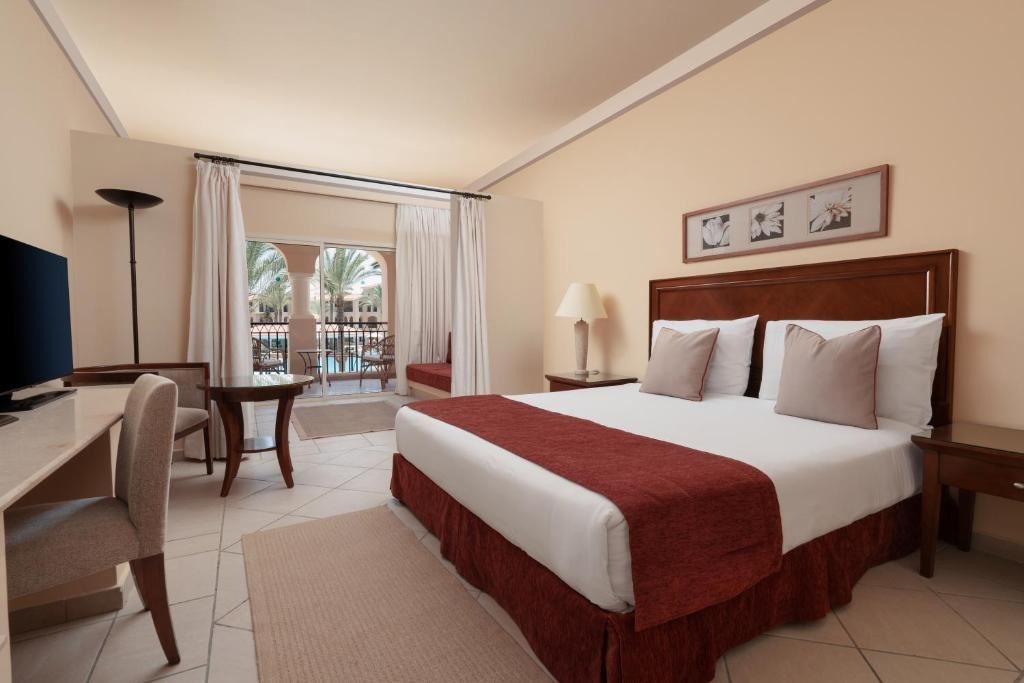 rooms-room-family-garden--pool--sea-view