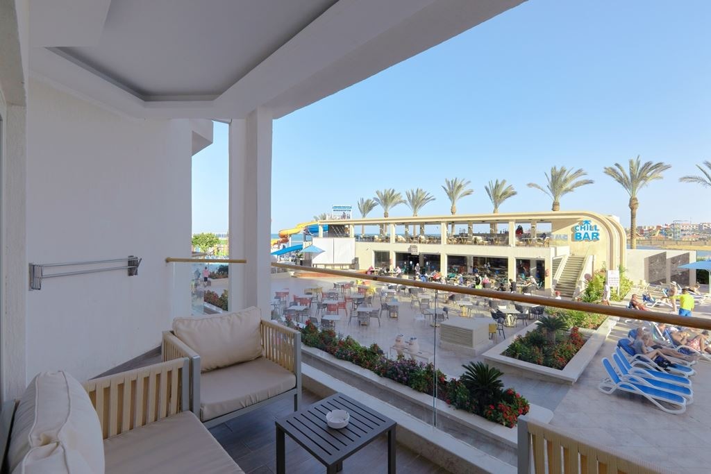 rooms-deluxe-family-rooms-resort-or-back-view