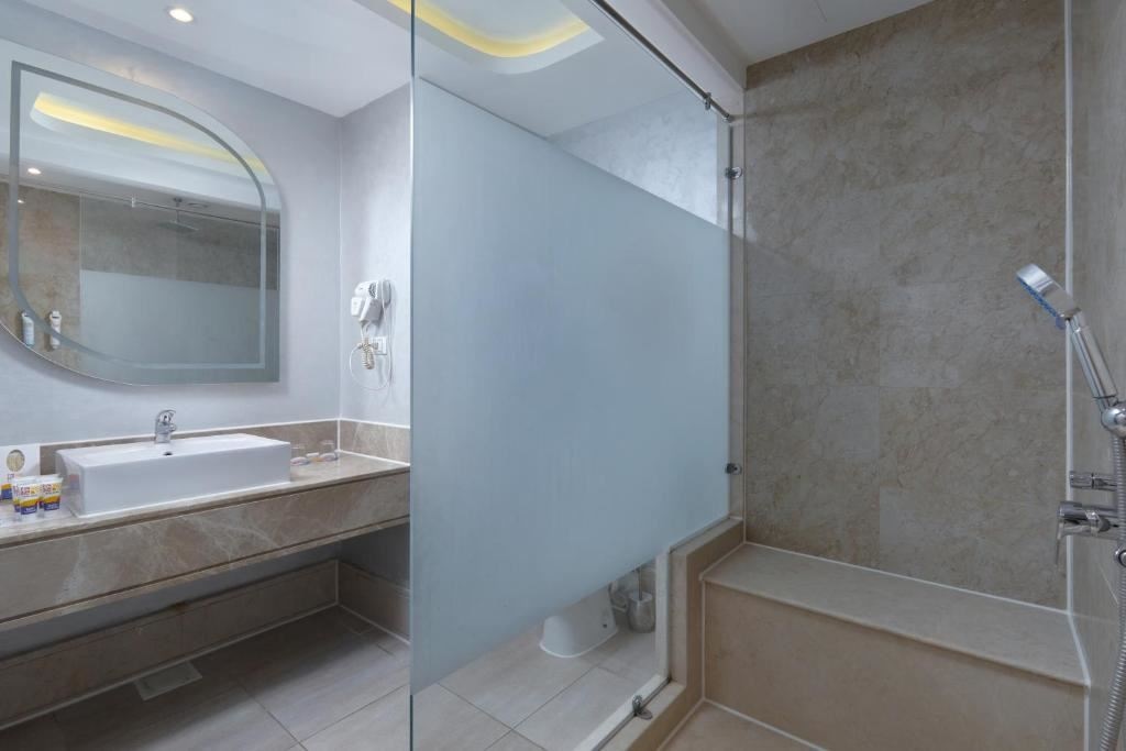 rooms-deluxe-room-sea-view