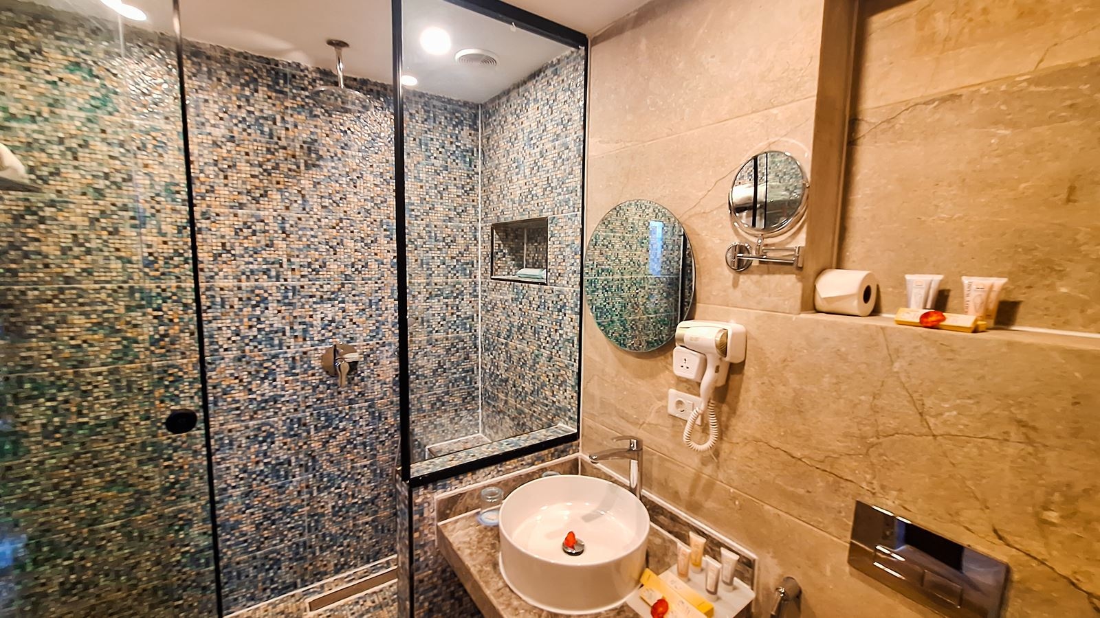 rooms-princess-suite-swim-up